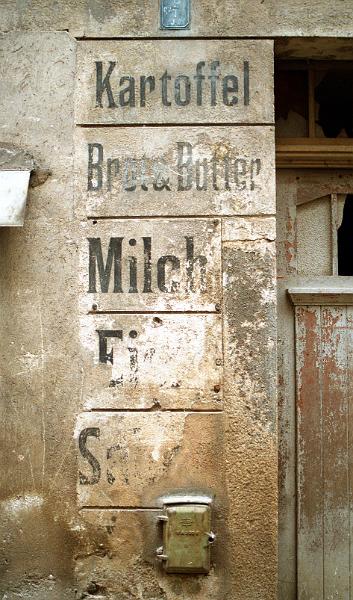 Görlitz, Krischelstr. 9, 31.10.2000 (2).jpg - Kartoffel, Brot & Butter, Milch, Eier, Sahne